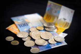 Hunderternote, Zehnernote, Franken-Münzen (Mitnahmeeffekt)