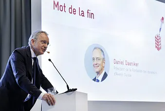 Daniel Däniker von Avenir Suisse beim Schlusswort am Annual Dinner in Lausanne.