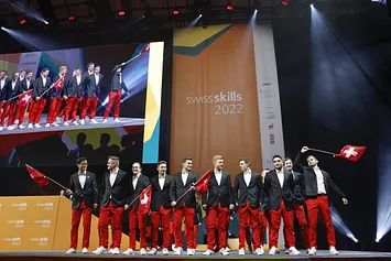 Junge Berufsleute bei der Preisverteilung an den Swissskills.