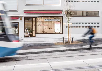 Aussenansicht vom zentral gelegenen Physiozentrum in Oerlikon.