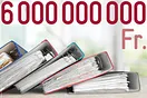 Zahl 6 Millliarden Franken mit über fünf umgekippten vollen Bundesordnern
