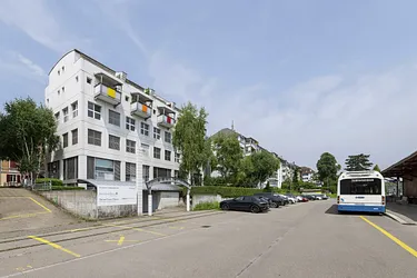 Physiozentrum beim Bahnhof Wollishofen