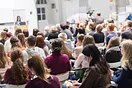 Hörsaal mit Studierenden, Bildung