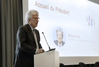 Michel M. Liès von Avenir Suisse bei der Begrüssung am Annual Dinner 2025 in Lausanne.