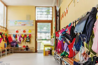 Garderobe in einem Kindergarten