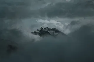 Berge mit viel Wolken